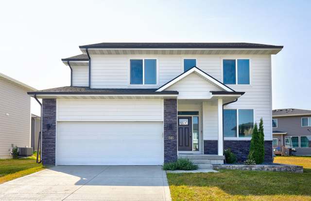 4 Bedroom, 3 Bathroom Home In Waukee! - 670 Southeast Drumlin Drive, Waukee, IA 50263