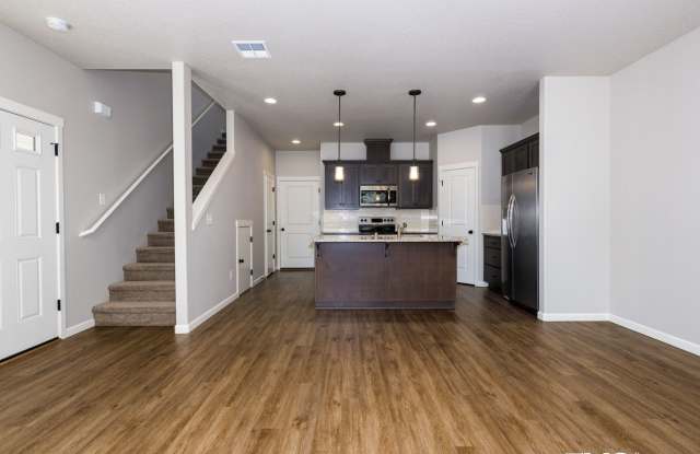 End-Unit Townhome - Modern Finishes, Air Conditioning, Garage! Gallery 3