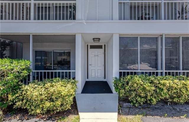 6295 BAY CLUB Drive Gallery 4