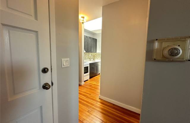 194 Jericho - 194 Jericho Turnpike, Mineola, NY 11501