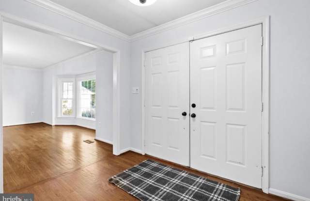 25 WHITTINGHAM Circle Gallery 2