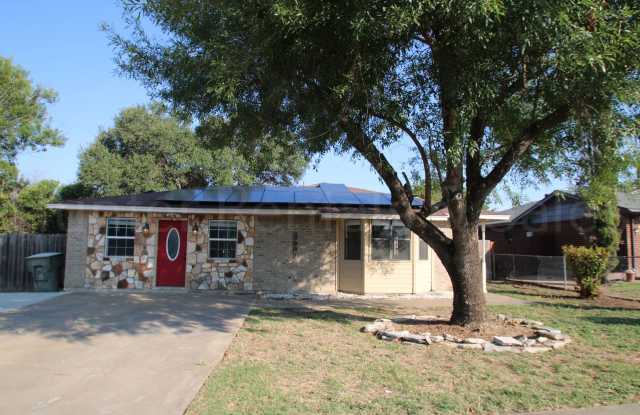 Spacious 4-Bedroom Home with Bonus Room, Large Yard  Solar Panels photos photos