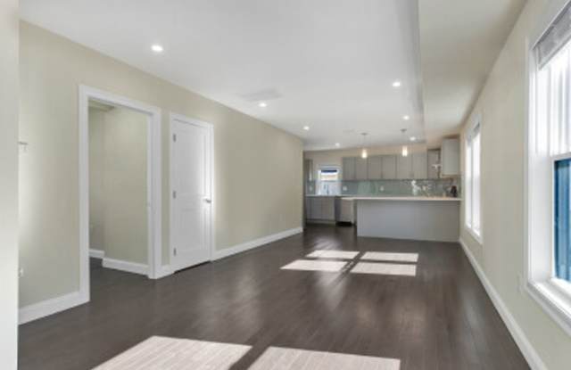 Tufts 5 bed 5.5 bath duplex - JUNE 1st photos photos