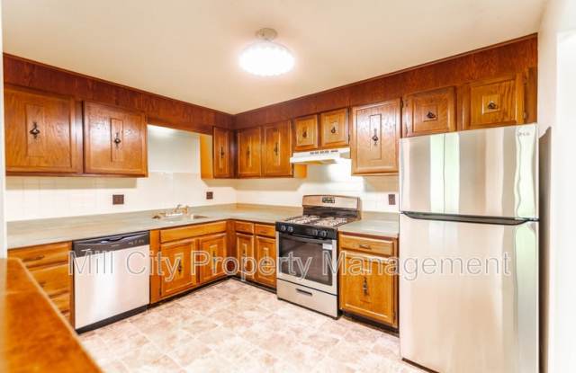 23 Country Club Drive - 1036 Gallery 3