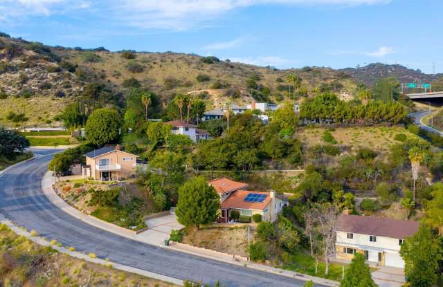 2414 Delisle Court Gallery 2