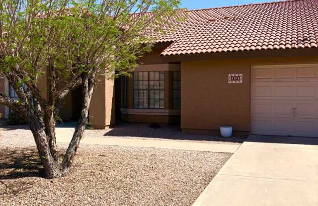 **Excellent 3br/2ba/3garage HOUSE (Lindsay Rd  McKellips Rd) 50% OFF 1ST MONTHS RENT!!!** - 2703 East Kenwood Street, Mesa, AZ 85213