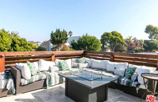 7313 EARLDOM Avenue - 7313 Earldom Avenue, Los Angeles, CA 90293