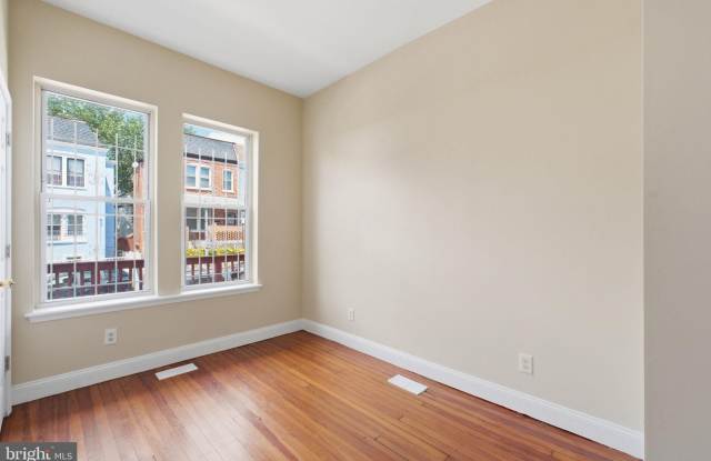 720 GRESHAM Place NW Gallery 4