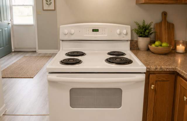 1106 E 22nd St - Charming 2-Bedroom Retreat with Large Deck, Carport & Spacious Backyard! Gallery 4