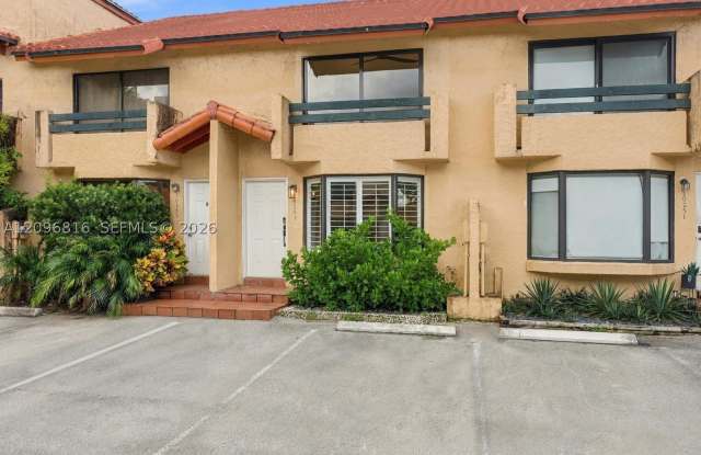 10253 SW 77th Ct Gallery 1