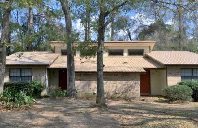 2/1 Conveniently located off Miccosukee Road inside Capital Circle photos photos