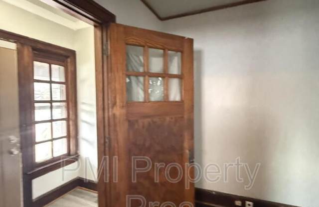 2406 N 41st St photos photos