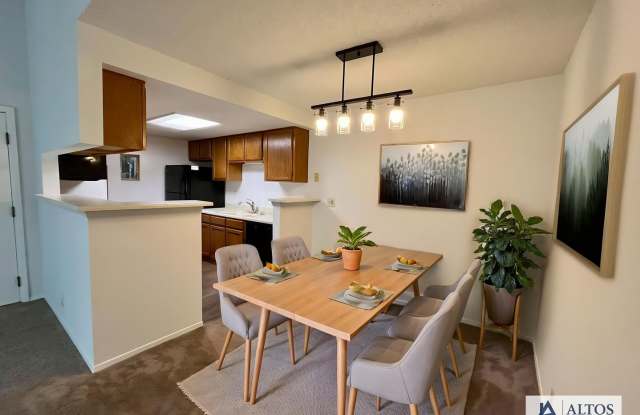 Nice 2 bed 2 bath second floor unit near Buckley Air Force base! Gallery 3