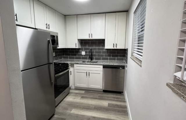 7843-9 Big Bend Boulevard - 7843 Big Bend Boulevard, Webster Groves, MO 63119