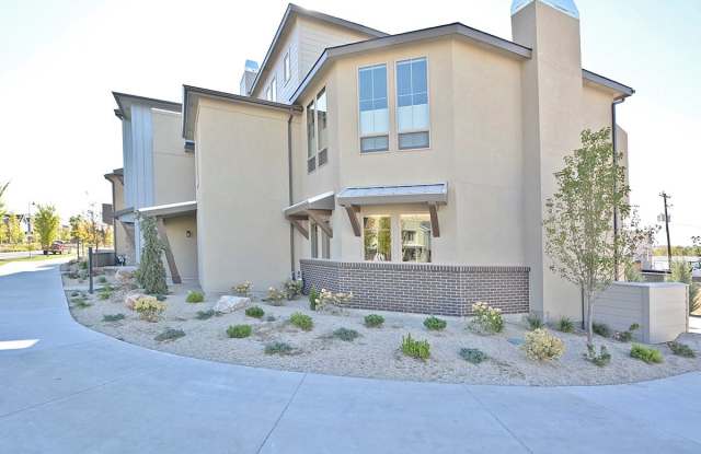 One of a Kind-3 Bedroom and 3 Bathroom Luxury Townhouse in Harris Ranch. - 3741 East Parkcenter Boulevard, Boise, ID 83716