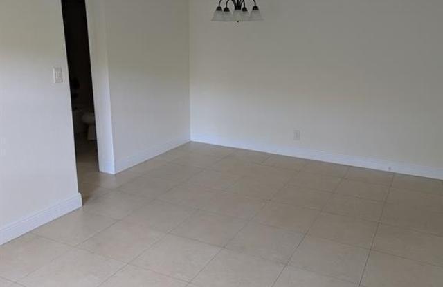 5220 NE 14th Way unit: 2 photos photos