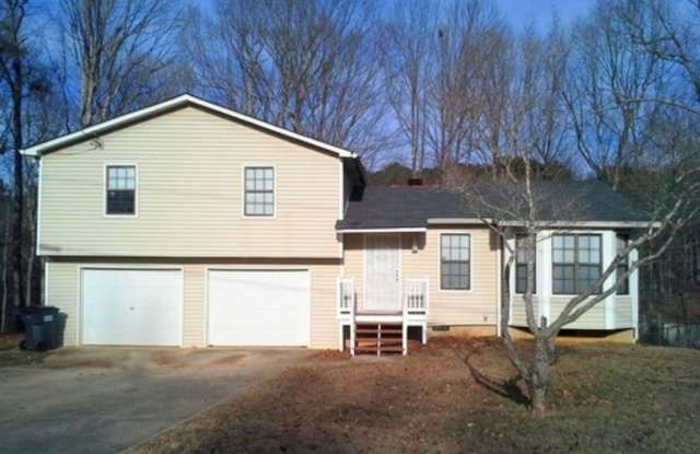 COZY SPLIT LEVEL HOME READY FOR A QUICK MOVE IN! SORRY NO SECTION 8 - 2332 Goodwood Drive, Cobb County, GA 30064