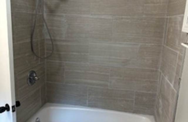 Beautifully Remolded 2 Bedroom 1 Bath in Waldo Gallery 3