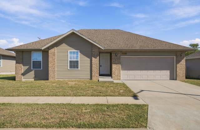 3 Bedroom Rental Home with fully fenced yard! Willard School District Gallery 1