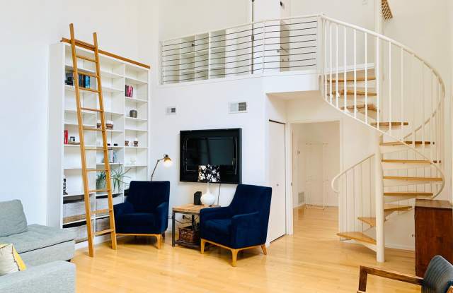 Top Floor 2BD/2BA Gorgeous Condo Located in the Heart of Little Italy! $3,700/mo! Gallery 3