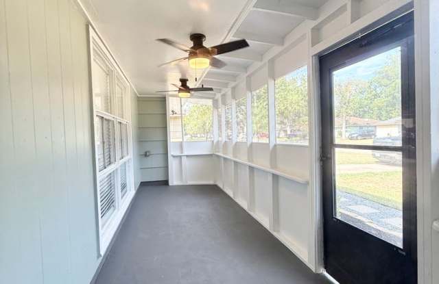 Beautiful & Spacious 3/2/1 Home in Lake Jackson ! Gallery 3