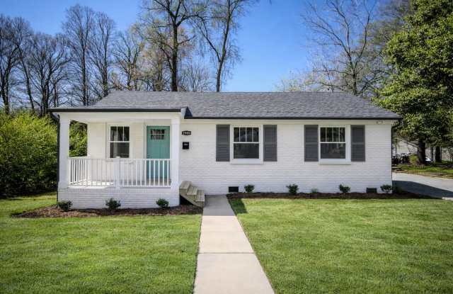 Beautiful 3 Bedroom Brick Home Near Uptown Charlotte - 2939 Dogwood Avenue, Charlotte, NC 28206