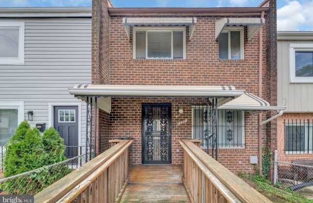 1327 BARNABY TERRACE SE photos photos