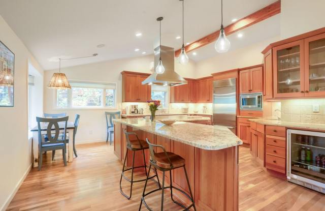 Chautauqua 3BR Sanctuary | Mins to Pearl & Trails Gallery 3