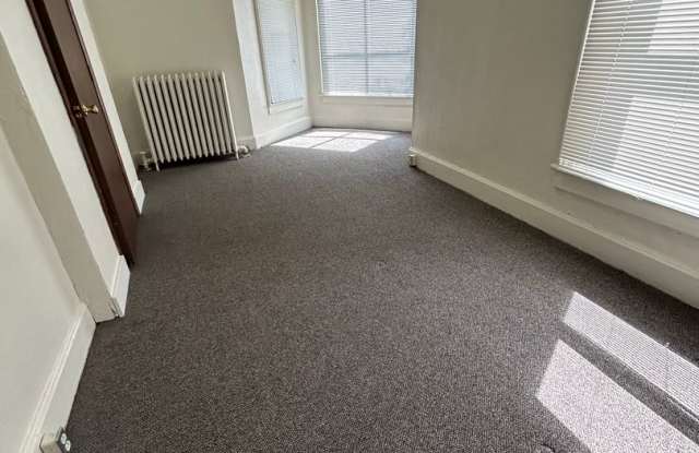3 Bedroom 1 Bathroom Near Campus Gallery 4