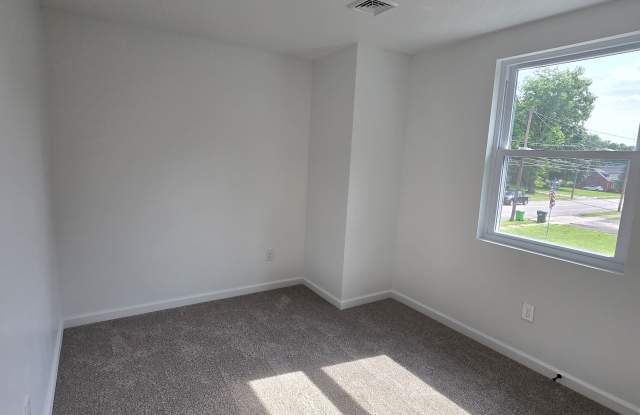 817 East Bowman Street - 2 Gallery 4
