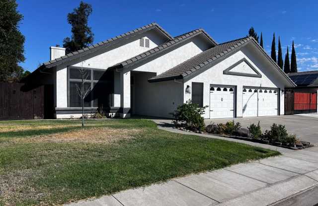 Freshly Updated 3BD/2BA Home with Bonus Room, 3-Car Garage & Fenced Backyard Gallery 3