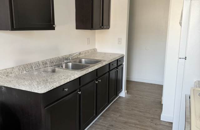 750 Michigan Ave E - 6 photos photos