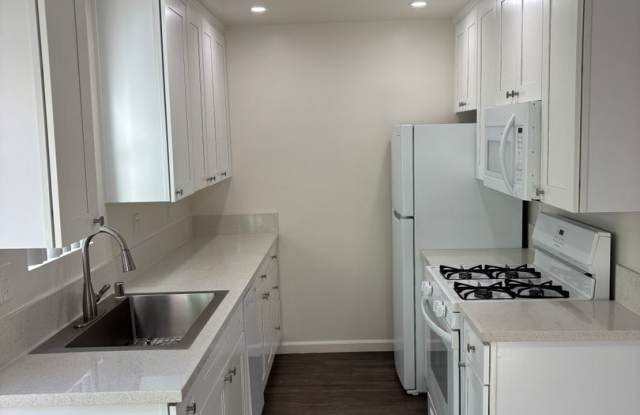 La Jolla Mesa Drive 1 Bed/1 Bath Gallery 3