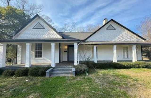 306 Veazey Street - 306 Veazey Street, Union Point, GA 30669