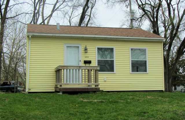 1213 Manson *PETS OK* - 1213 Manson Street, Waterloo, IA 50703