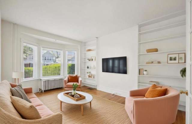 Bright and spacious 4-bedroom photos photos