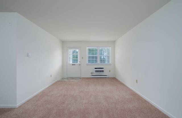 360 College Manor Ave Apt 4 Gallery 4