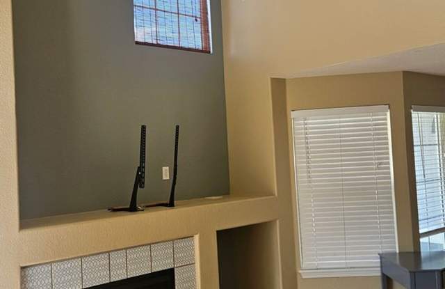 Cute 2 Bed Townhome in Southeast Fort Collins photos photos