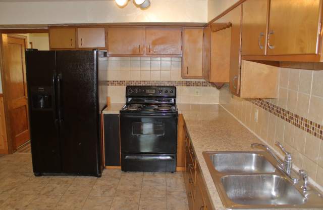 4 bedroom/1 Bath Single Home! photos photos