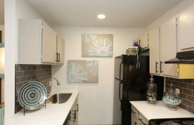771 W William Cannon Dr Gallery 2