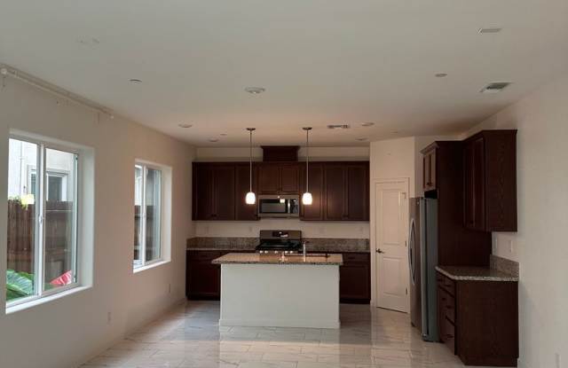 Beautifully maintained 4-bedroom, 3-bath, 2,223 sqft home in Sacramento Gallery 1