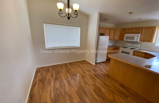 3 bed house w/ bonus room Gallery 4