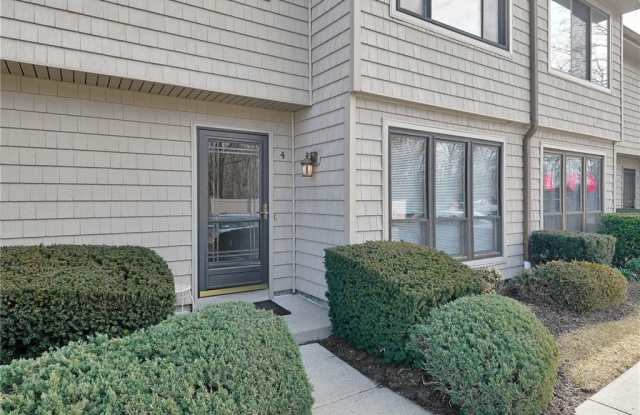 4 Stanford Court - 4 Stanford Court, North Wantagh, NY 11793