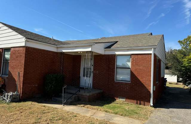 1 bed duplex close to all things Norman! New paint, carpet and flooring! photos photos
