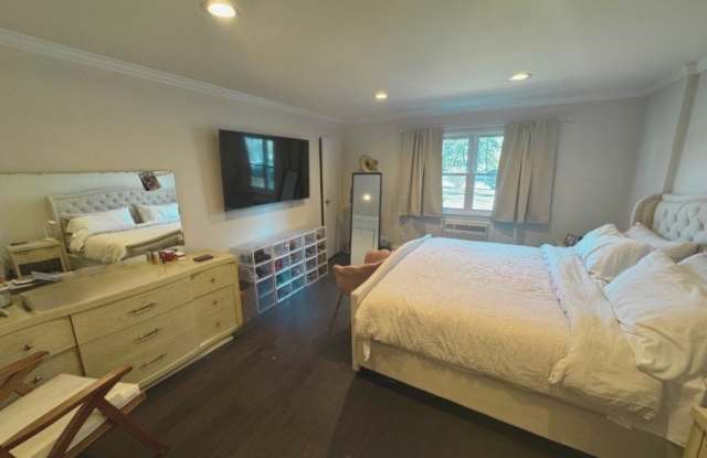 806 Eves Dr Gallery 4