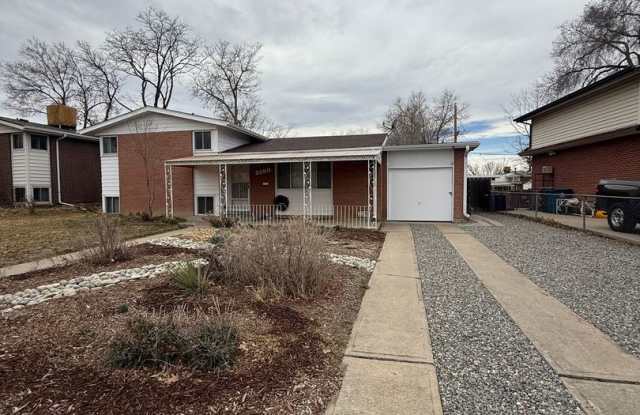 $0 DEPOSIT OPTION, CHARMING 3 BED 2 BATH TRADITIONAL HOME!! HUGE YARD, STEPS FROM PEORIA STATION photos photos