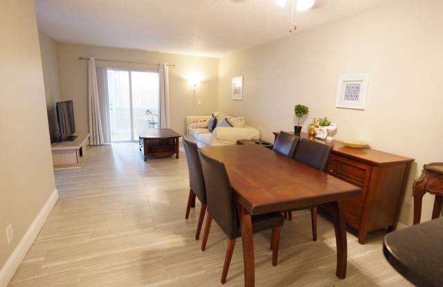 Renovated 2/2 in quite 55+ community Gallery 3