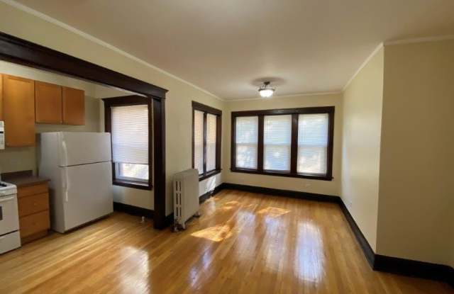 4136 N KEYSTONE Avenue Gallery 2