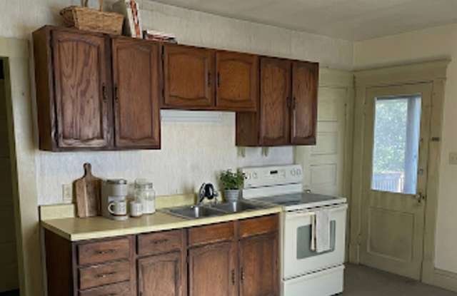 723 - 723 1/2 South St photos photos