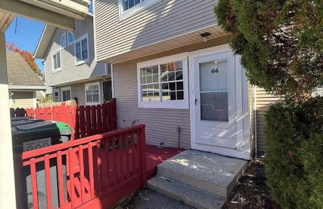 44 Brookside Drive W Gallery 1